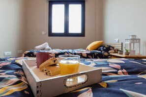 2 soverom, skrivebord, strykejern/-brett og wi-fi