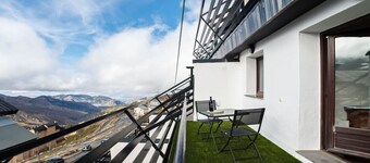Cozy Apartment Free Parking Terrace & Views