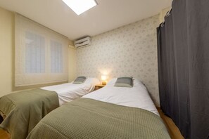 2 bedrooms, desk, WiFi