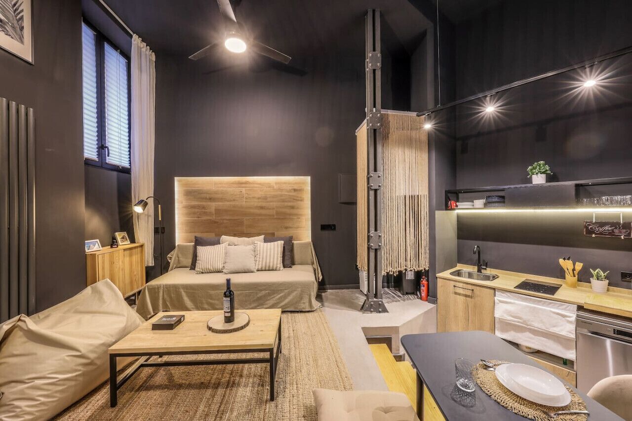 2 dormitorios, escritorio, tabla de planchar con plancha y wifi