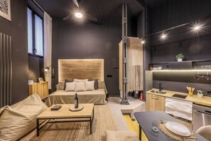 2 slaapkamers, een bureau, een strijkplank/strijkijzer, wifi