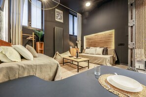 2 室のベッドルーム、デスク、アイロン / アイロン台、WiFi