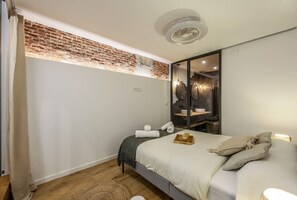 2 bedrooms, desk, iron/ironing board, WiFi - Design and Elegance in the Heart of Madrid (Madrid)