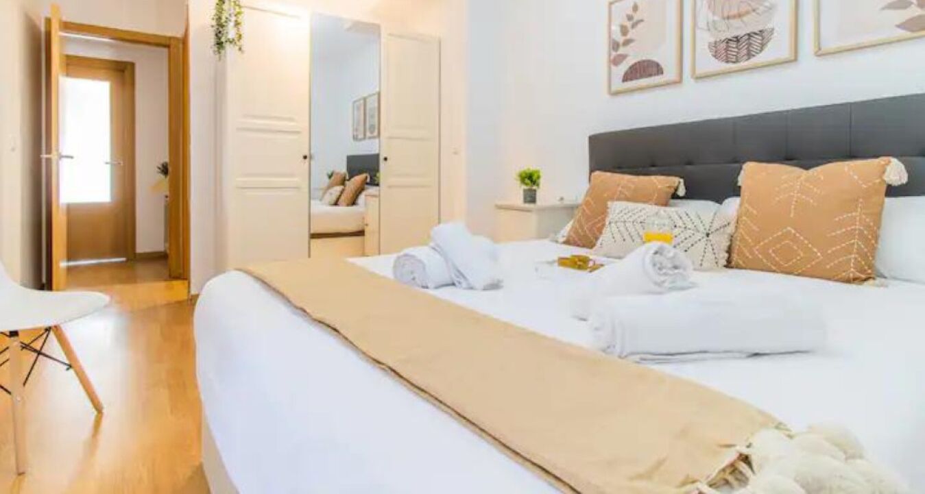 2 slaapkamers, een bureau, een strijkplank/strijkijzer, wifi