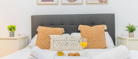 2 habitaciones, escritorio, tabla de planchar con plancha y wifi