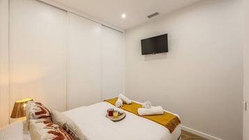 1 bedroom, desk, iron/ironing board, WiFi