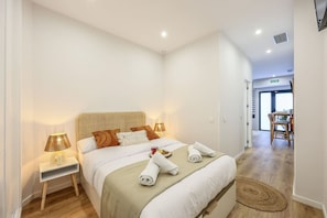 1 makuuhuone, työpöytä, silitysrauta/-lauta, Wi-Fi