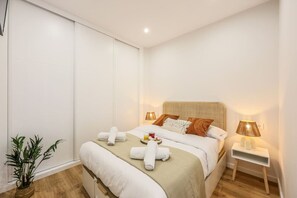 1 bedroom, desk, iron/ironing board, WiFi - Luxe Apartments Madrid Rio by Rentitup (Madrid)