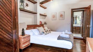 1 slaapkamer, een bureau, een strijkplank/strijkijzer, wifi