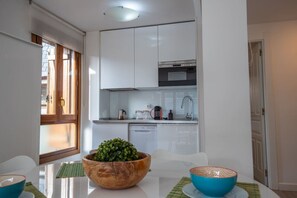 Fridge, microwave, stovetop, coffee/tea maker - Rural Apartment in the Mountains (Panticosa)