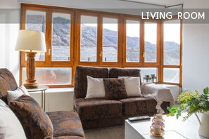 TV - Rural Apartment in the Mountains (Panticosa)