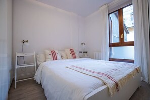 2 bedrooms, desk, iron/ironing board, WiFi - Rural Apartment in the Mountains (Panticosa)