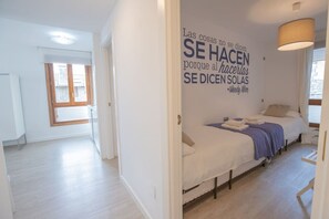 2 bedrooms, desk, iron/ironing board, WiFi