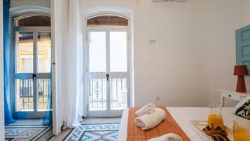 2 slaapkamers, een bureau, een strijkplank/strijkijzer, wifi