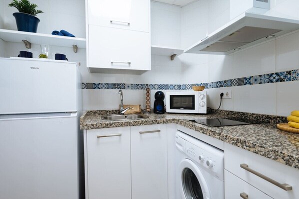 Fridge, microwave, dishwasher, coffee/tea maker