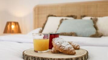 1 slaapkamer, een bureau, een strijkplank/strijkijzer, wifi