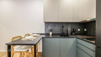 Fridge, microwave, dishwasher, coffee/tea maker