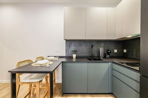 Fridge, microwave, dishwasher, coffee/tea maker