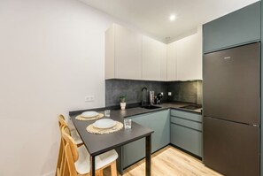 Kühlschrank, Mikrowelle, Geschirrspüler