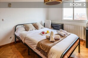 2 bedrooms, desk, iron/ironing board, WiFi - Stunning duplex | Terrace & BBQ | Free Parking (Madrid)