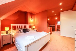 2 habitaciones, escritorio, tabla de planchar con plancha y wifi 