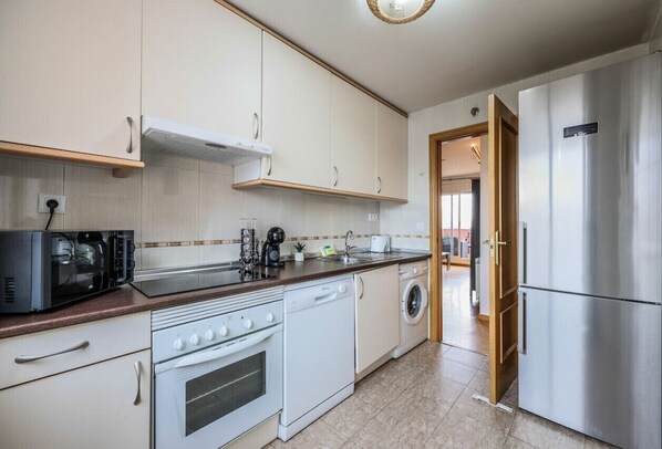 Fridge, microwave, oven, dishwasher