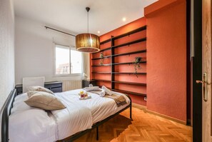 2 bedrooms, desk, iron/ironing board, WiFi