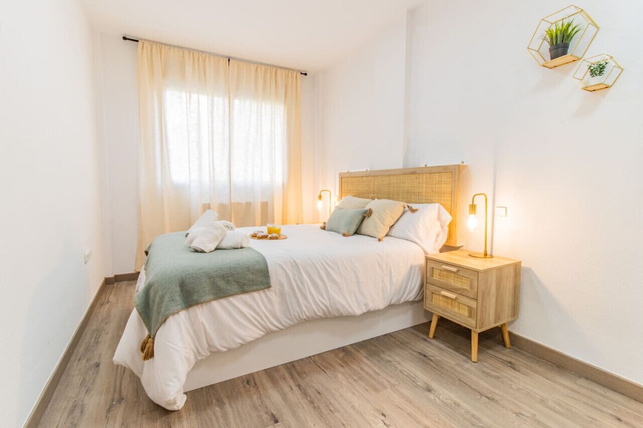 2 slaapkamers, een bureau, een strijkplank/strijkijzer, wifi