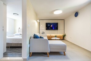1 dormitorio, tabla de planchar con plancha, wifi y ropa de cama