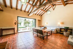 Televisie en een open haard