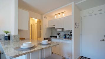Coffee/tea maker, fridge, microwave, oven
