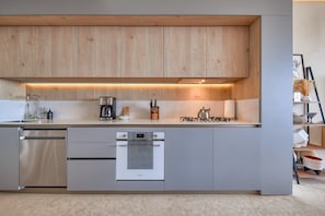 Coffee/tea maker, fridge, microwave, oven