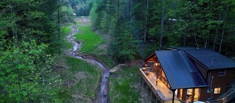 Spirit Lake Manor | Private | Hot Tub | RRG