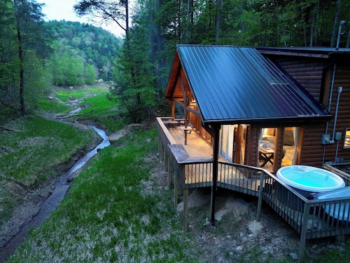 Spirit Lake Manor | Private | Hot Tub | RRG