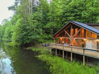 Spirit Lake Manor | Private | Hot Tub | RRG