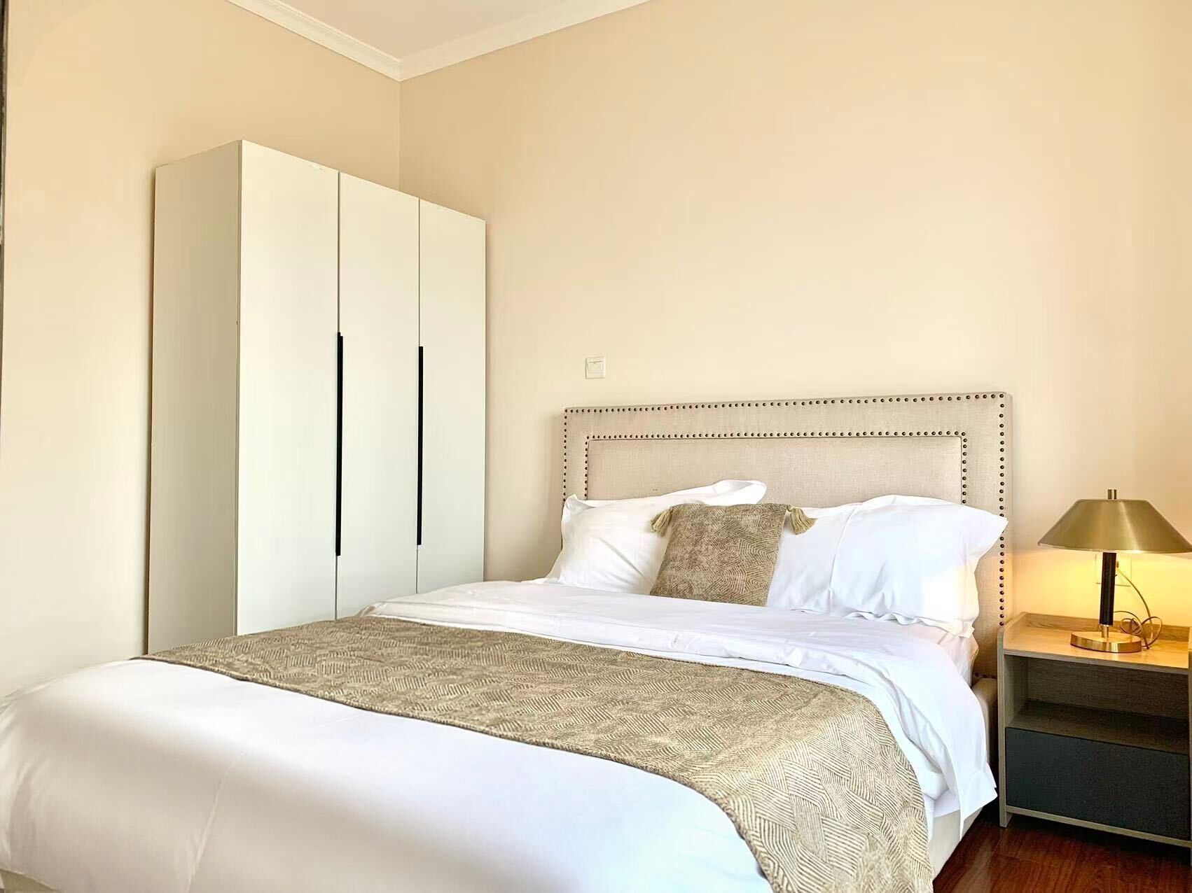 Studio – classic | Sengetøy av topp kvalitet, skrivebord og skrivebord for bærbar PC