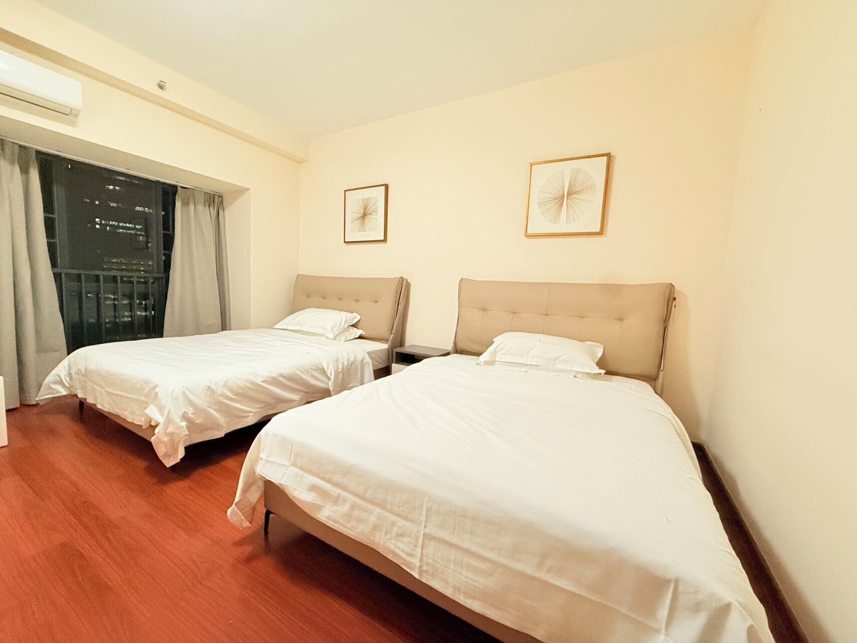 Ropa de cama de alta calidad y escritorio 