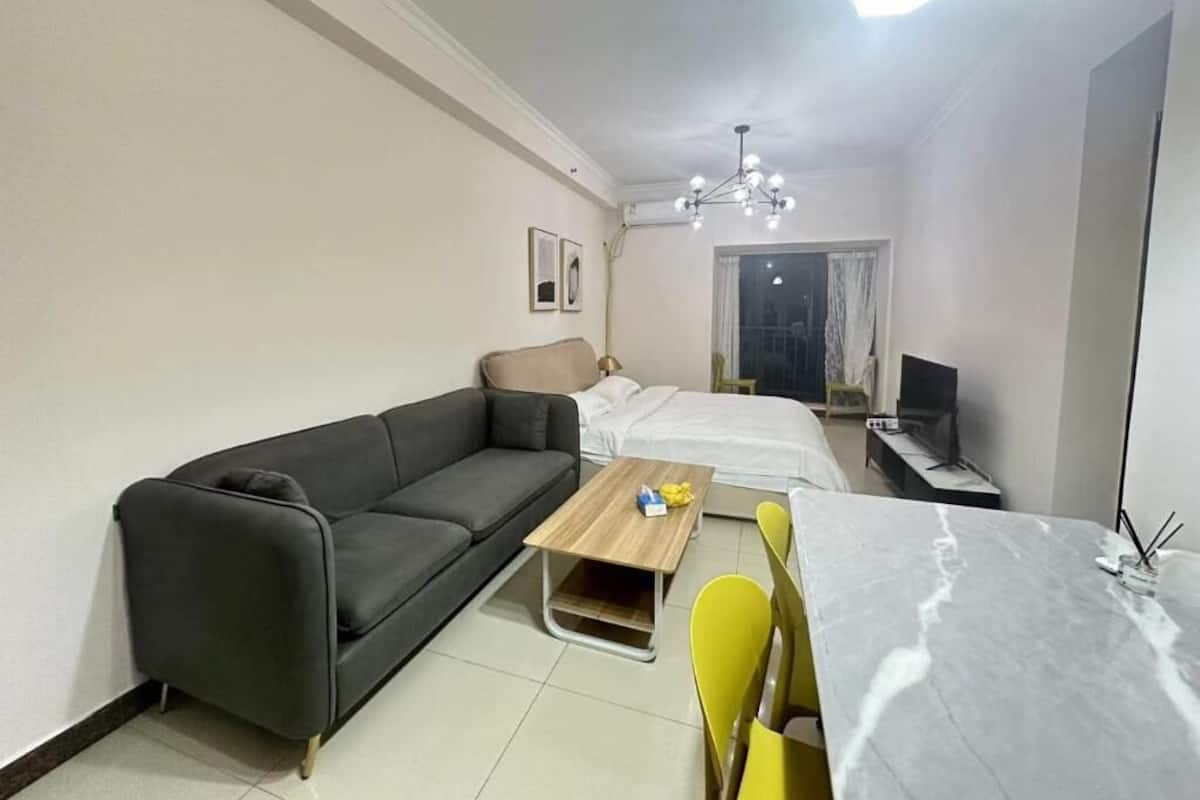 3 slaapkamers, luxe beddengoed, een bureau, een laptopwerkplek