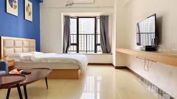 3 bedrooms, premium bedding, desk, laptop workspace