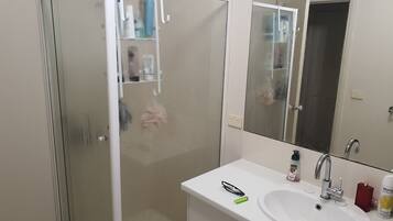 Towels, soap, shampoo, toilet paper