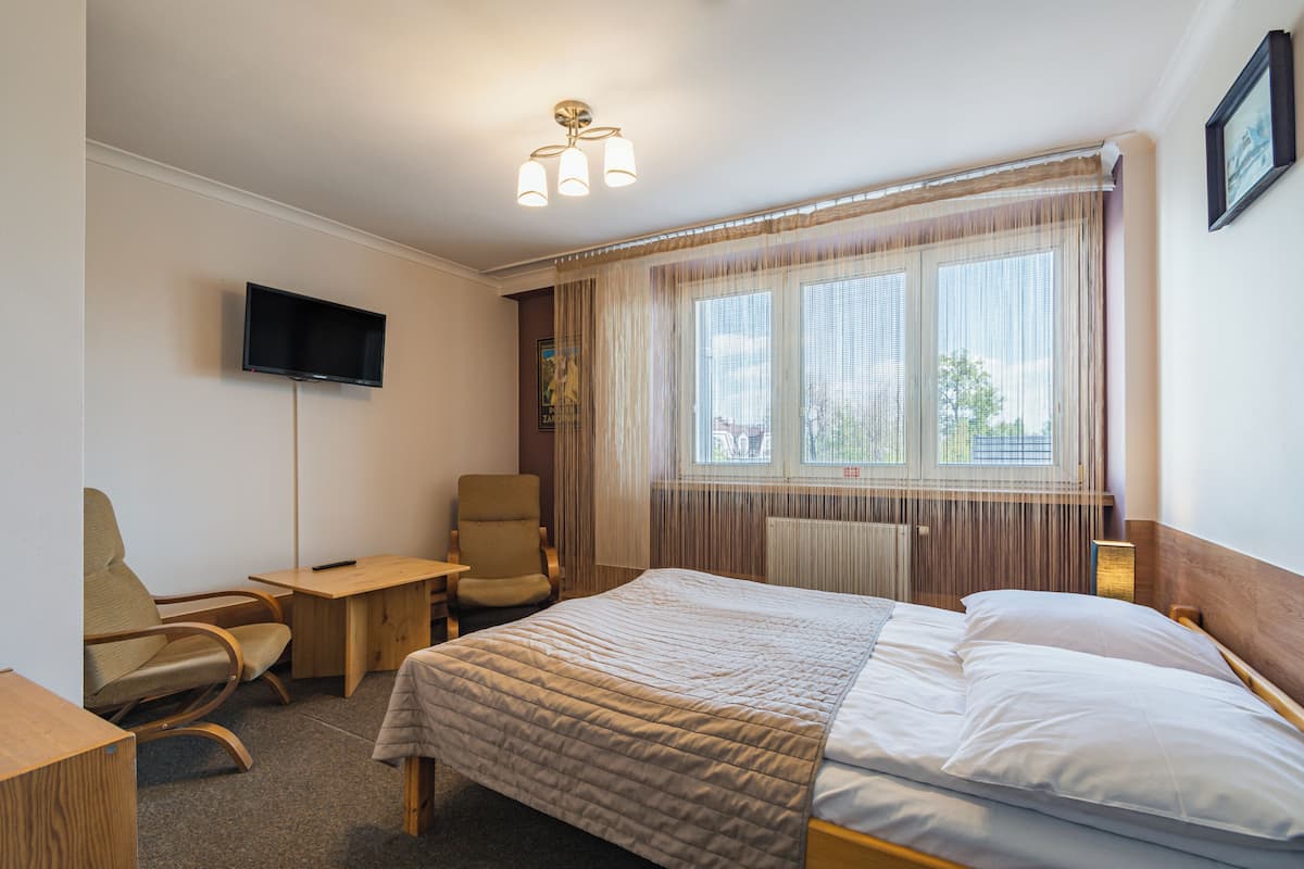 Classic Condo, 2 Bedrooms, Kitchen, Garden View
