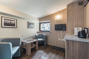 Kahden hengen classic-huone, näköala puutarhaan | Allergiatestatut vuodevaatteet, yksilöllisesti sisustettu