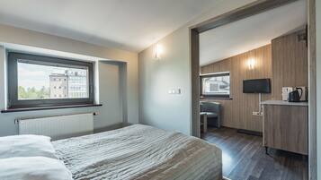 Classic Double Room, Garden View | Hypo-allergenic bedding, individually decorated, individually furnished