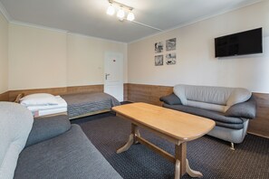 Classic-huoneisto, 2 makuuhuonetta, keittiö, kaupunkinäköala | Allergiatestatut vuodevaatteet, yksilöllisesti sisustettu