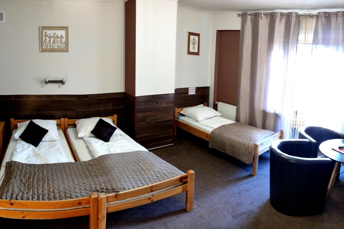 Classic Studio Suite, Mountain View | 1 bedroom, hypo-allergenic bedding, individually decorated