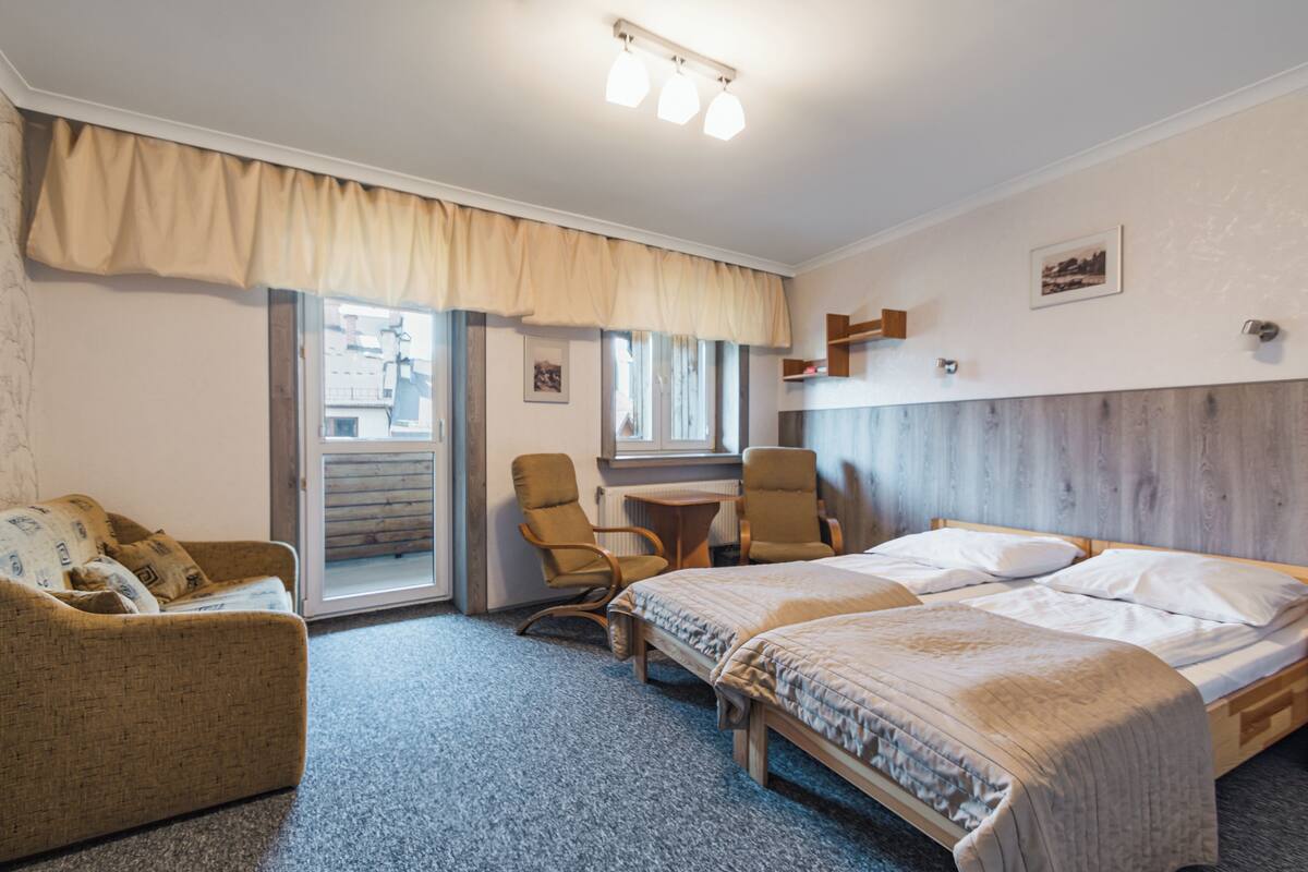 Hypo-allergenic bedding available, laptop workspace, blackout drapes