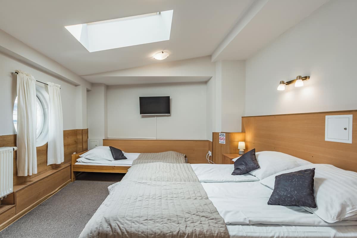 Classic Apartment, 1 Bedroom, Kitchenette, Courtyard View | 1 bedroom, hypo-allergenic bedding, individually decorated