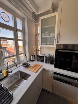 Panoramic Duplex, Partial Sea View | Private kitchen | Full-size fridge, oven, stovetop, dishwasher - İstanbul Guesthouse (Istanbul)