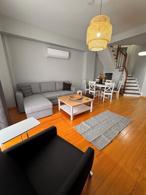 Dupleks Panorama, pemandangan laut terbatas | Area keluarga | Televisi LED 50-inci dengan saluran TV satelit