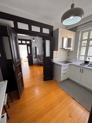 Panoramic Duplex, Partial Sea View | Private kitchen | Full-sized fridge, oven, stovetop, dishwasher - İstanbul Guesthouse (Adults Only 12+) (Istanbul)